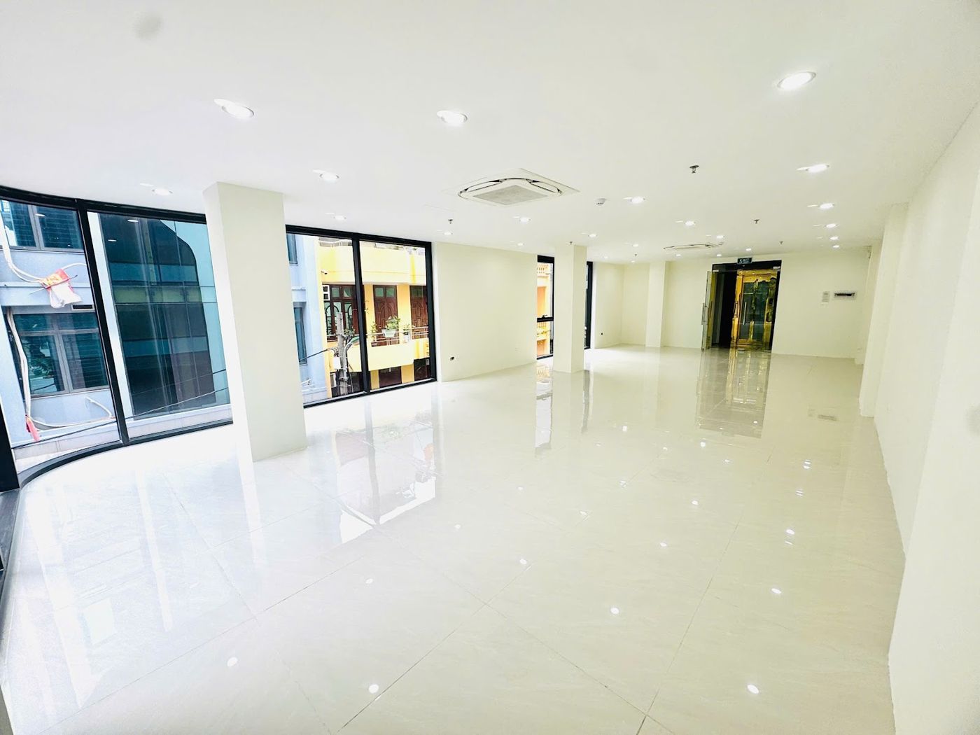 Cho thuê văn phòng 100m² Hoàng Quốc Việt, Cầu Giấy